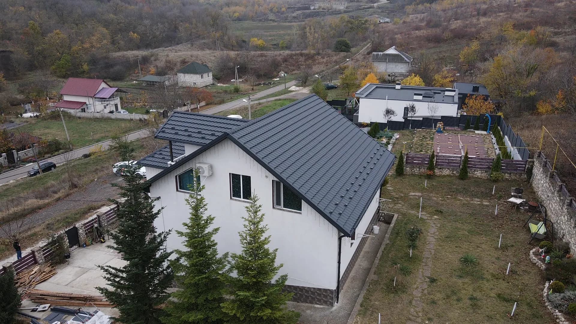 De ce arată acoperișurile din Moldova exact așa: de la stuf la rocă vulcanică