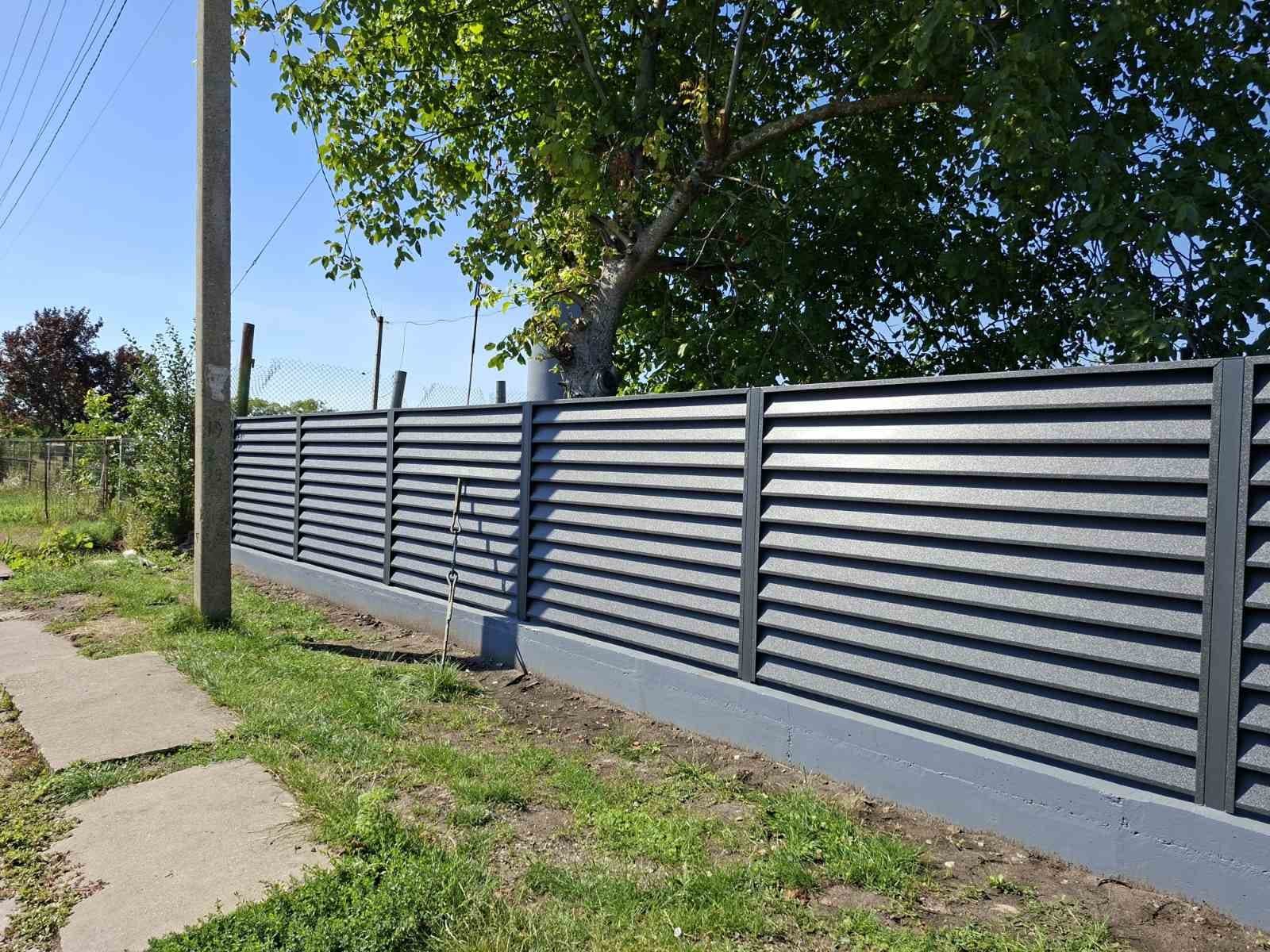Gard IL12 pe soclu de beton — gard IL12, Iași, România