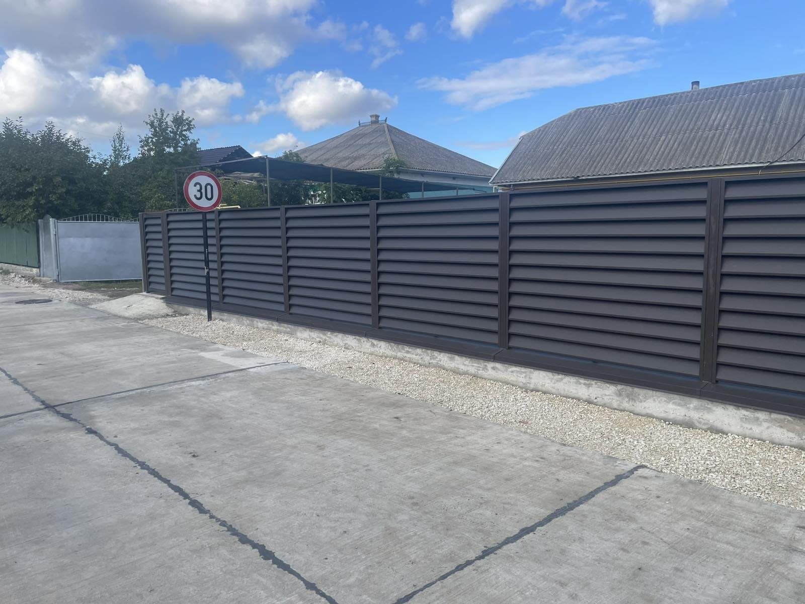 Gard IL12 cu poartă auto și pietonală — gard IL12, Moldova