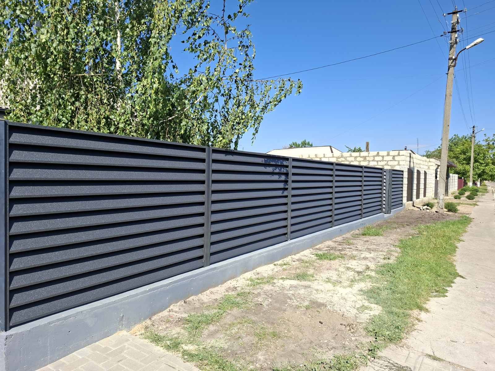 Gard IL12 pe soclu de beton - 3